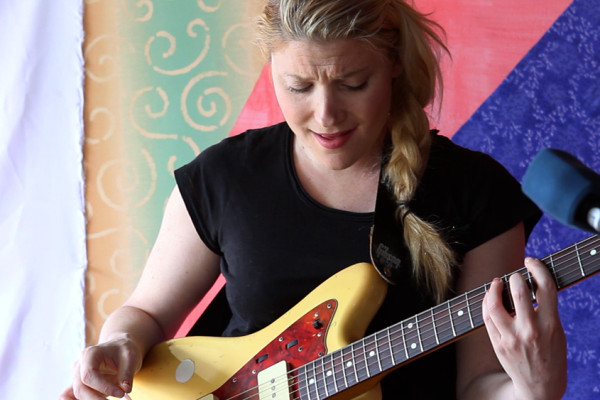 Marnie Stern delivers a bare-bones solo performance in her Manhattan apartment.