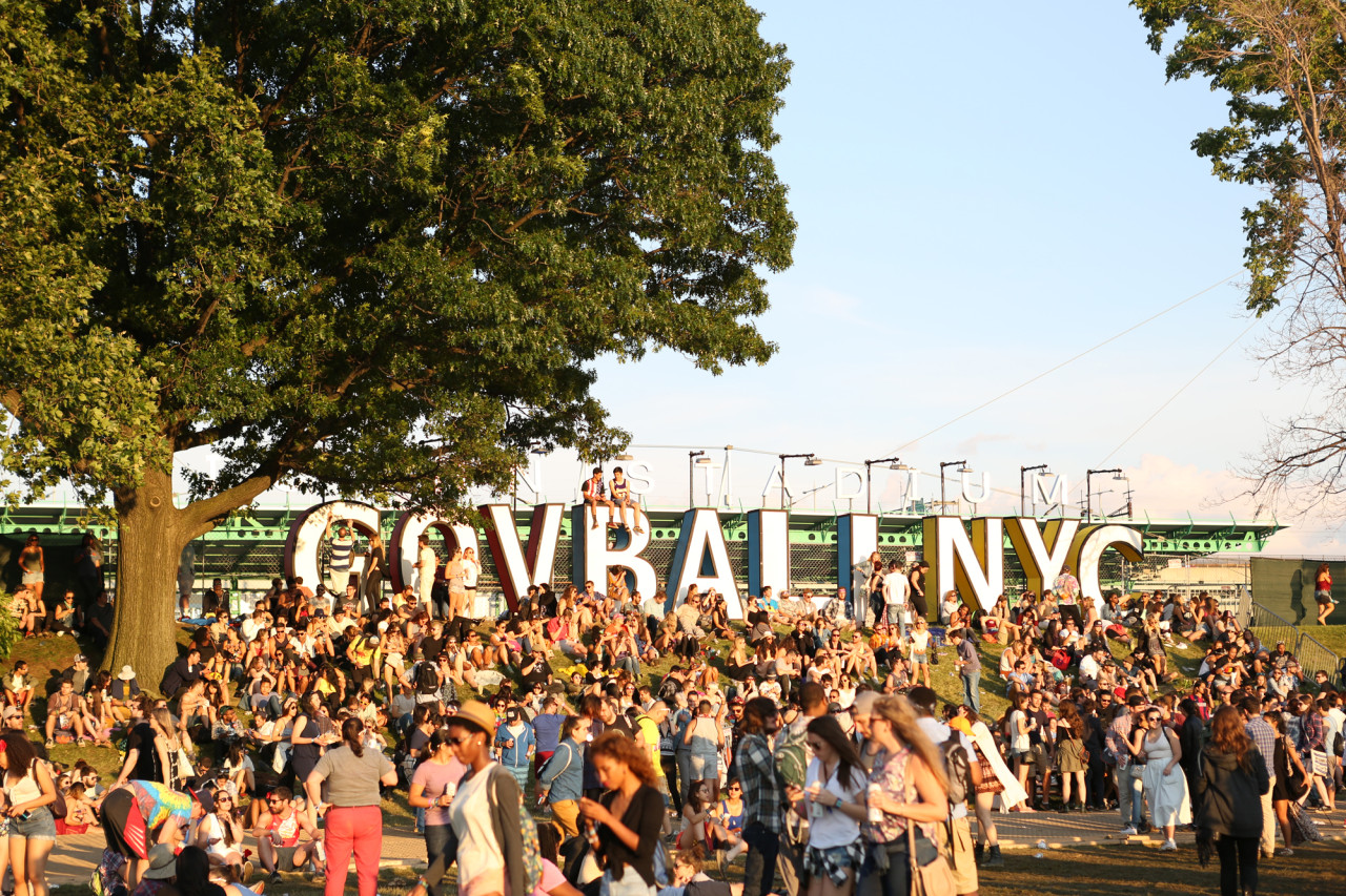 The Governors Ball sign was as a key meeting place. (© Michael Katzif – Do not use or republish without prior consent.)