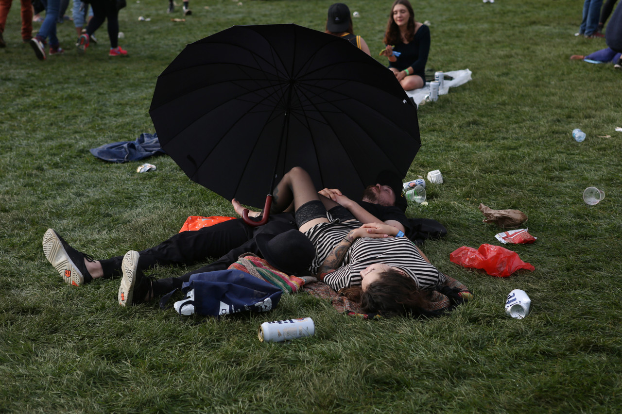 Already taking a nap on the first day of Governors Ball. (© Michael Katzif – Do not use or republish without prior consent.)